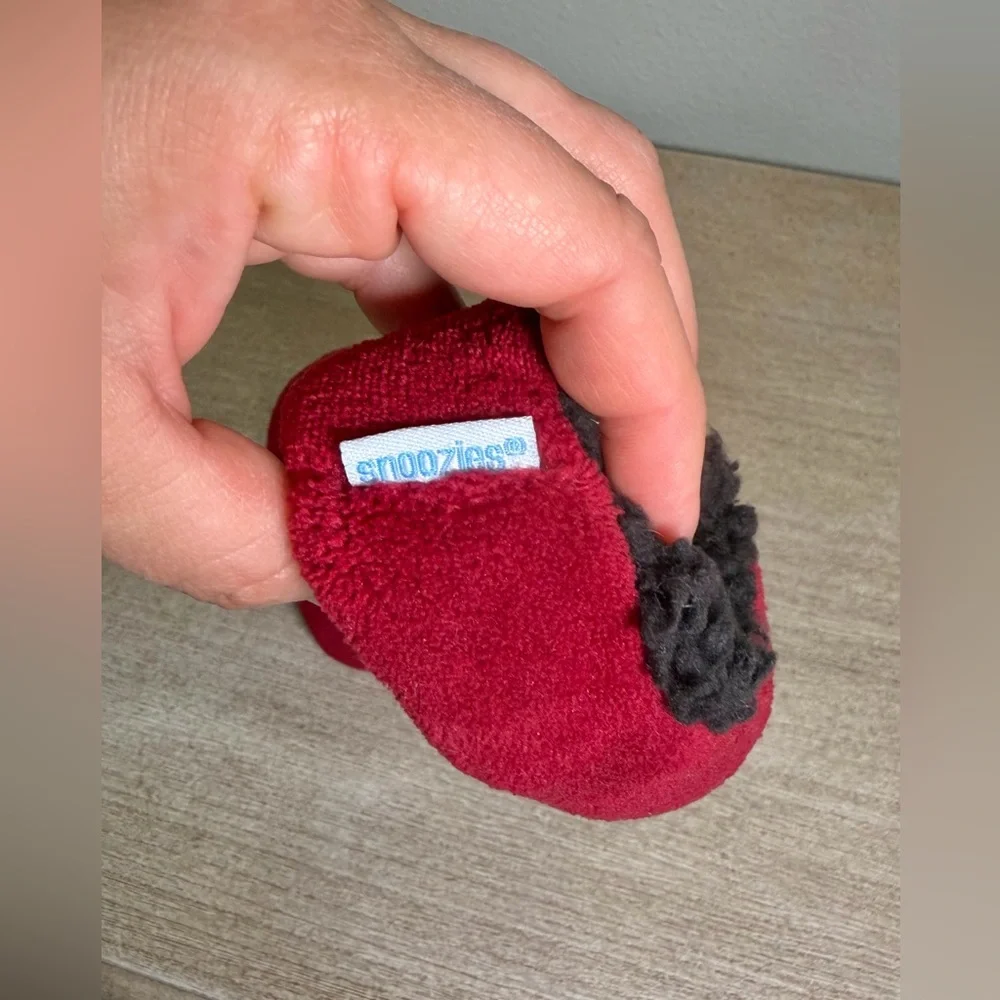 Snoozies Slippers Red Maroon Black Baby Booties Shark Fish Fleece Baby 3-6 Month